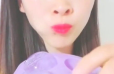 小姐姐吃透明空心冰糖,小姐姐的独特美味体验