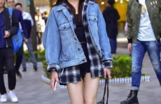 漂亮小姐姐牛仔外套穿搭,美丽小姐姐们的时尚穿搭指南