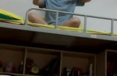 室友又给小姐姐发歌曲了,小姐姐心动不已