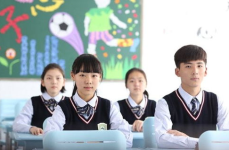 深圳校服,青春记忆中的时尚符号，全国统一的典范之作”